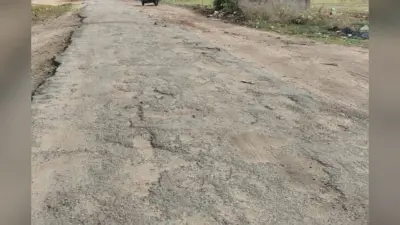 Nawada News : शिलान्यास के नौ महीने बाद भी सड़क निर्माण शुरू नहीं, ग्रामीणों में आक्रोश